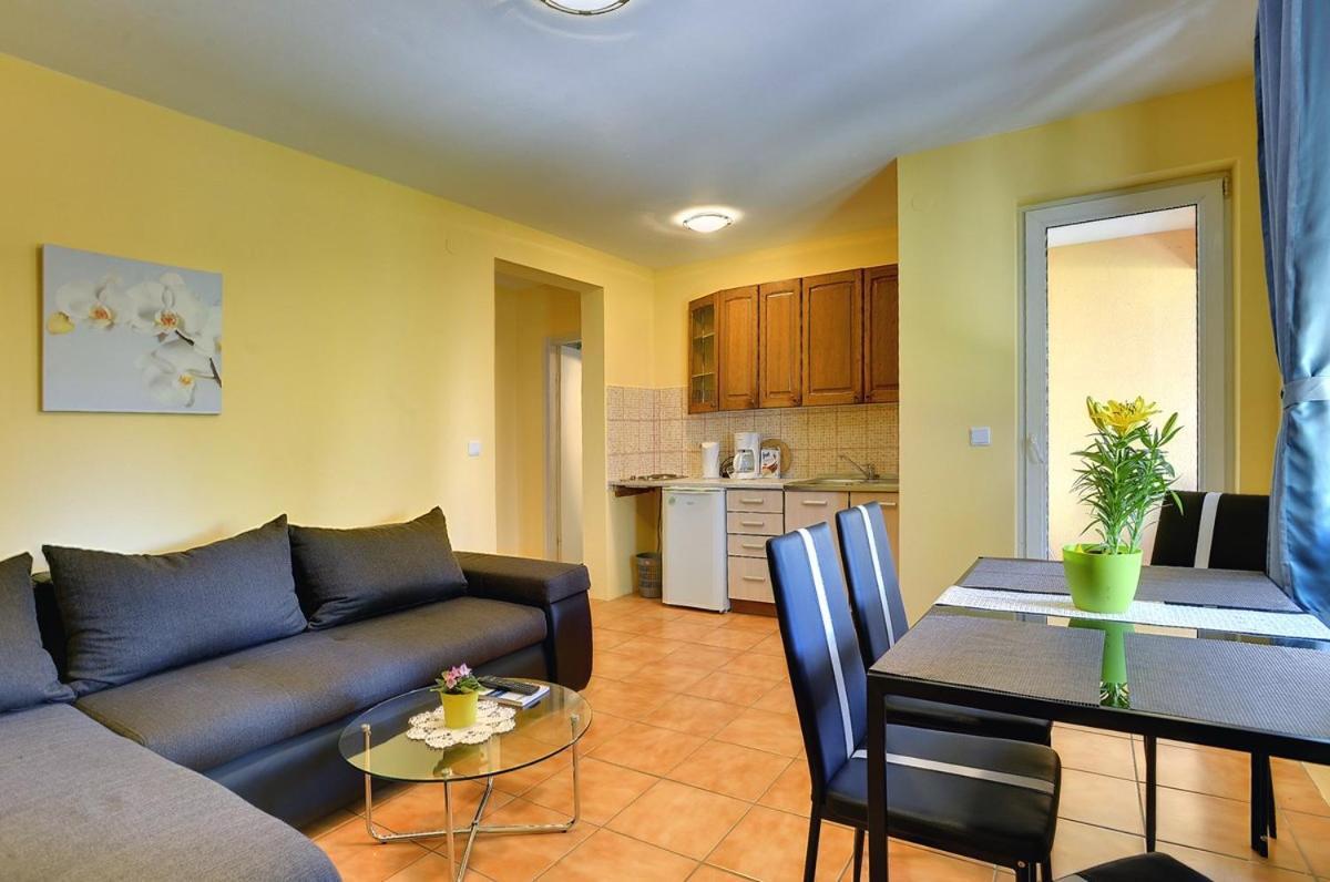 Apartments Puntica Liznjan Ngoại thất bức ảnh
