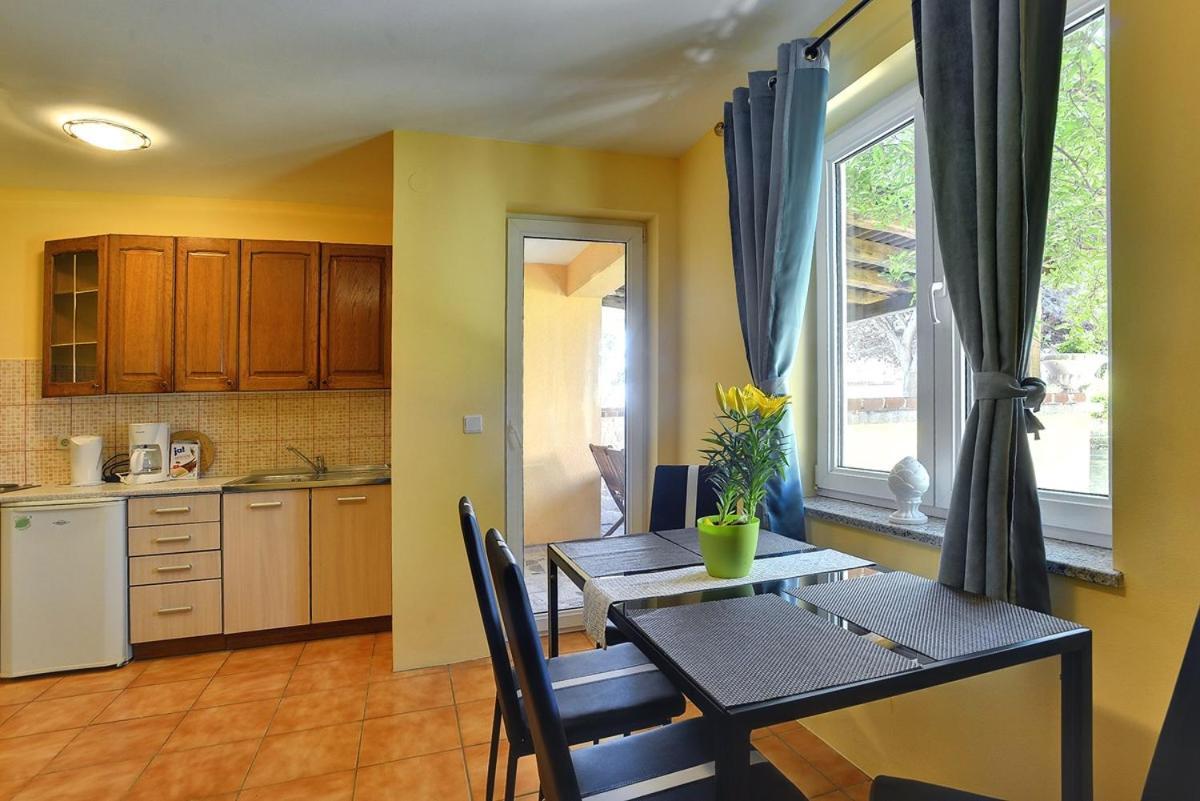 Apartments Puntica Liznjan Ngoại thất bức ảnh